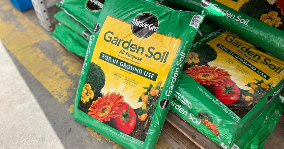 bags of miracle gro garden soil