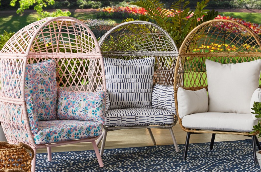 kids egg chairs in a row
