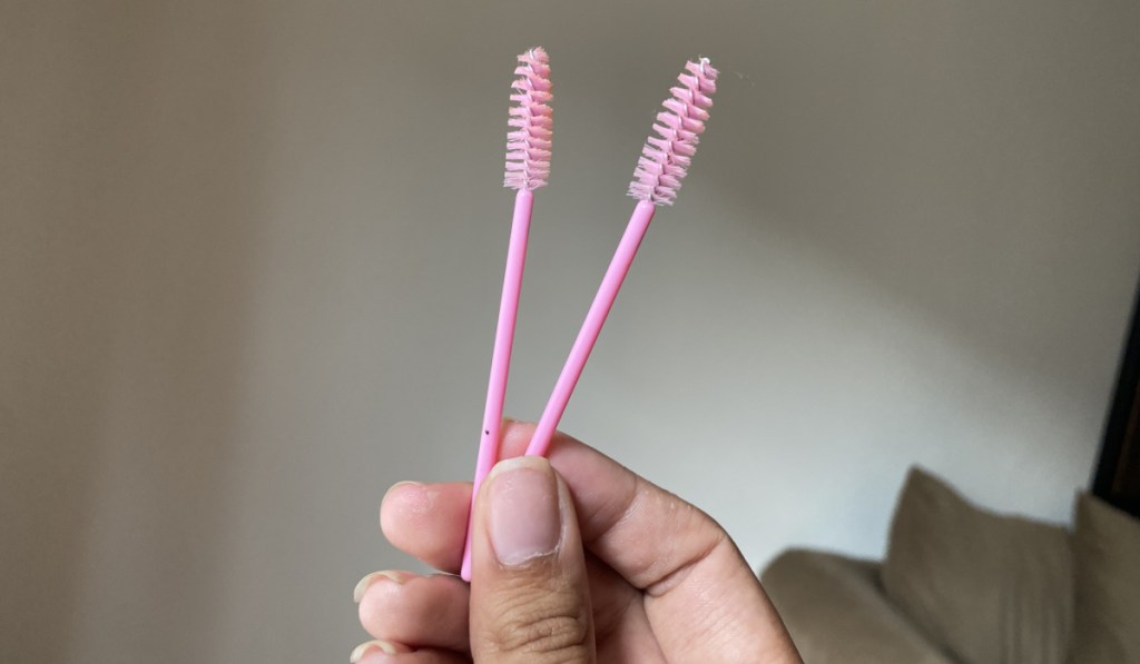 clean mascara brush