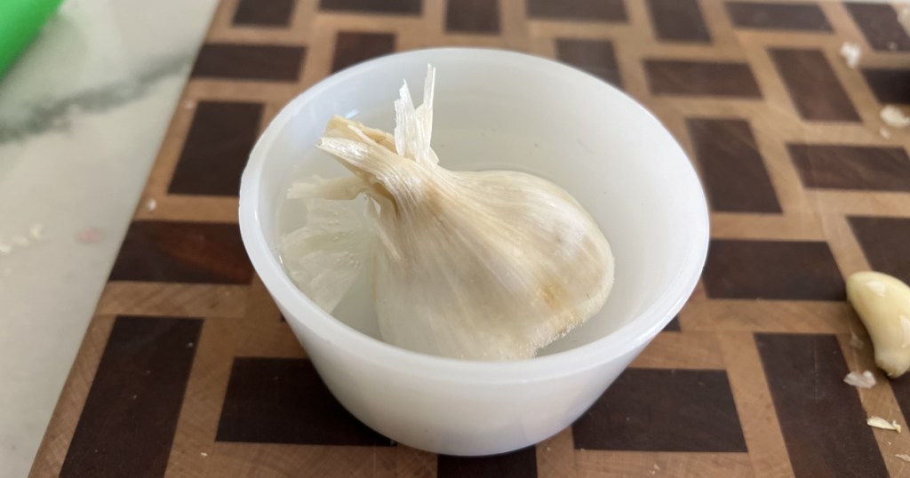 soaking garlic in water