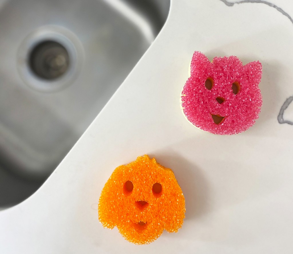 dog and cat shaped scrub daddy sponges near sink