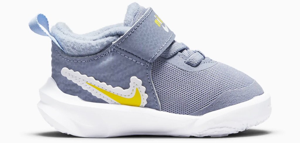 grey nike baby shoe