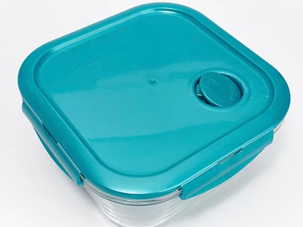 lock n lock vented teal lid on container