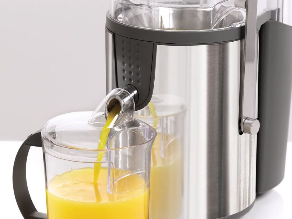 Bella juicer with orange juice onlineing out