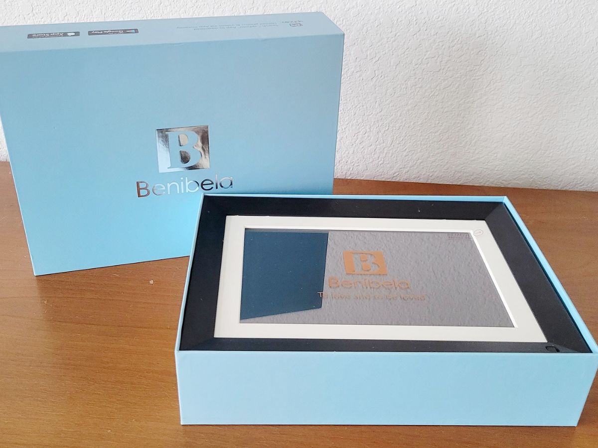 Benibela Digital Frame in its just opened box with the lid displaying the onlinepany logo standing up next to the bottom portion of the box