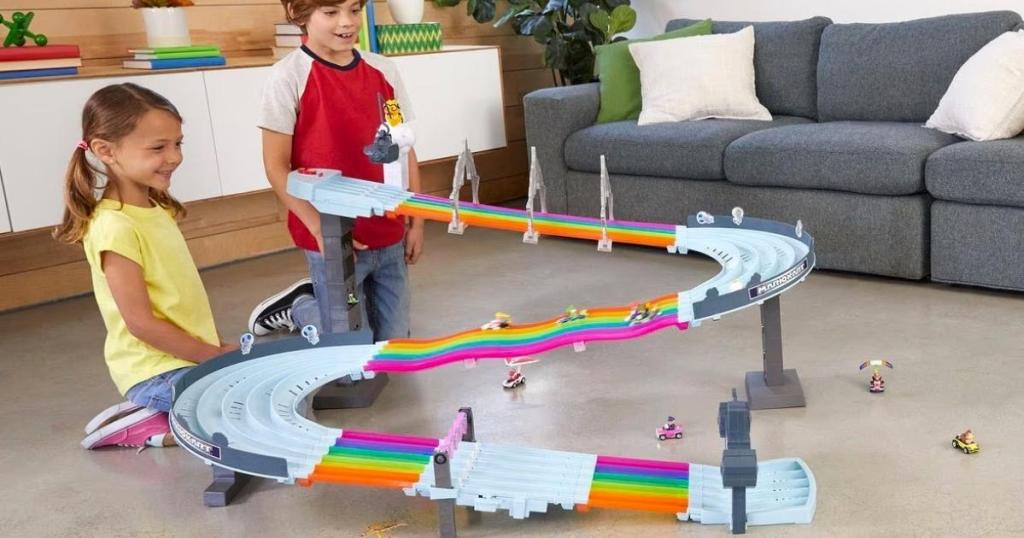 Hot Wheels Mario Kart Rainbow Road Raceway Set