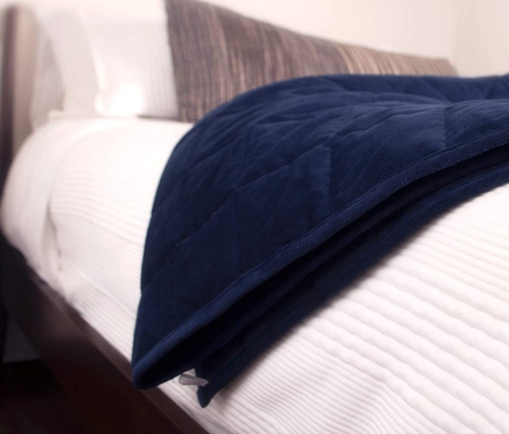 Hug Bud Weighted Blanket in Navy