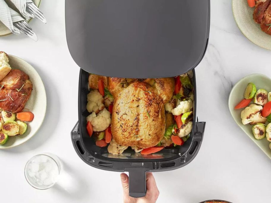 hand opening Dash 7-Quart Clear View Digital Air Fryer