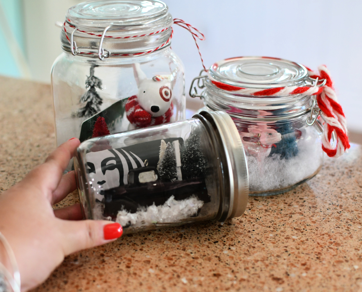 These DIY Mason Jar Snow Globes Make The Perfect Gift Card Holder!