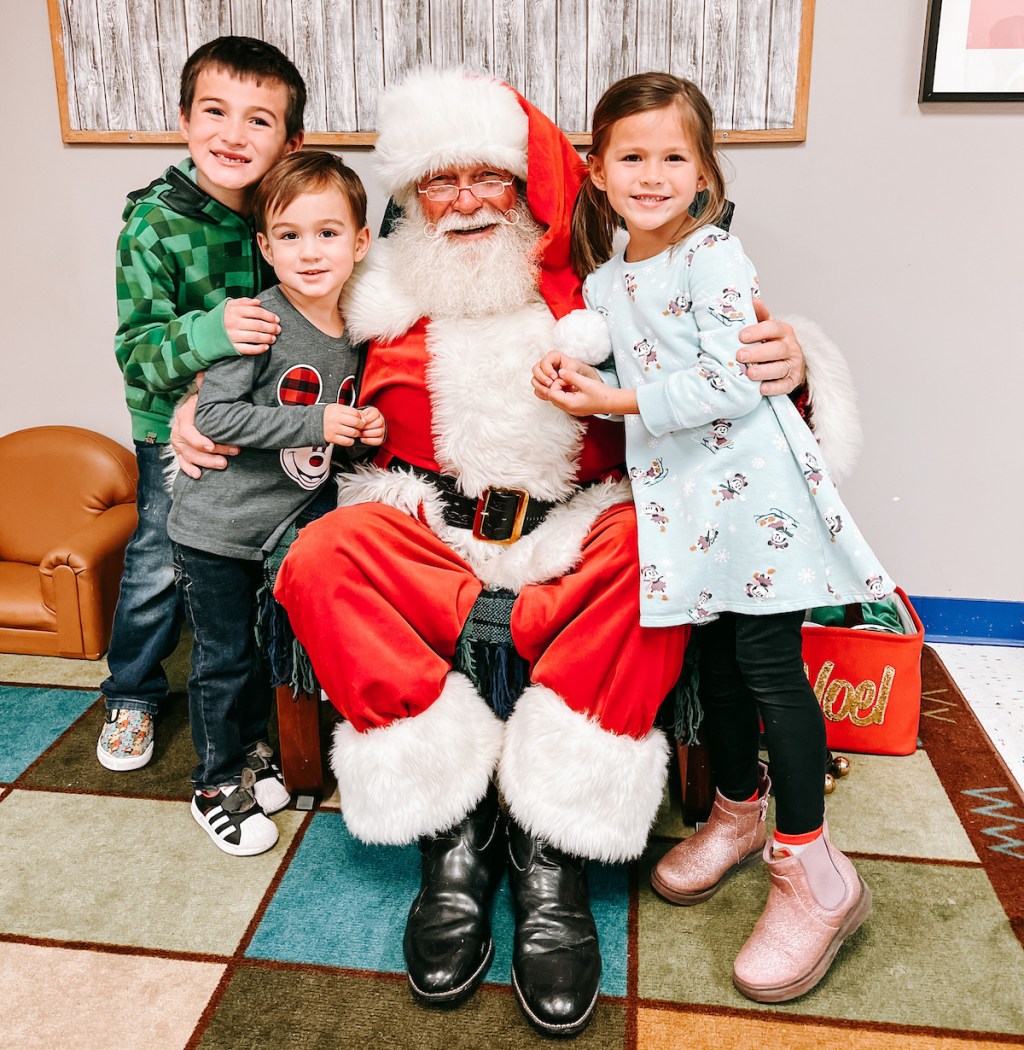 kids posing with santa claus