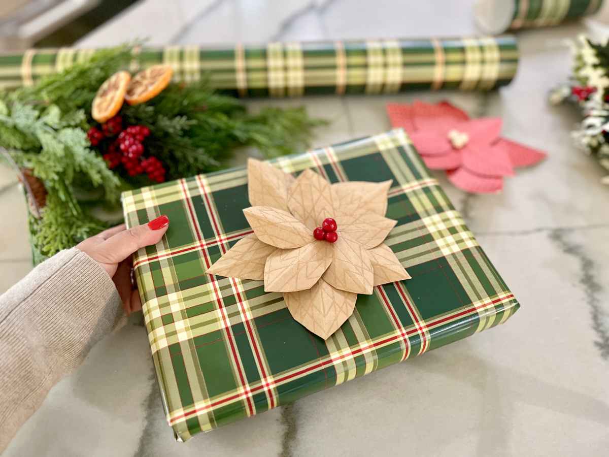 18 Easy & Unique Christmas Gift Wrapping Ideas To Try This Year