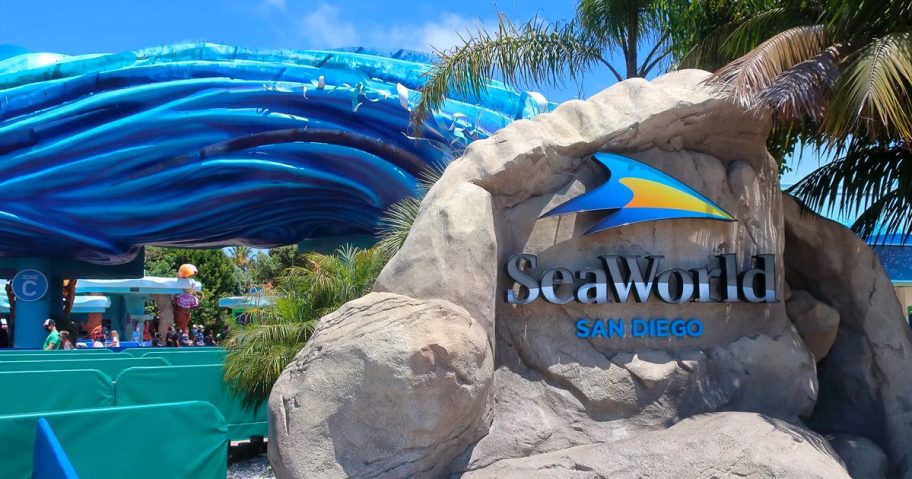 The SeaWorld San Diego park sign