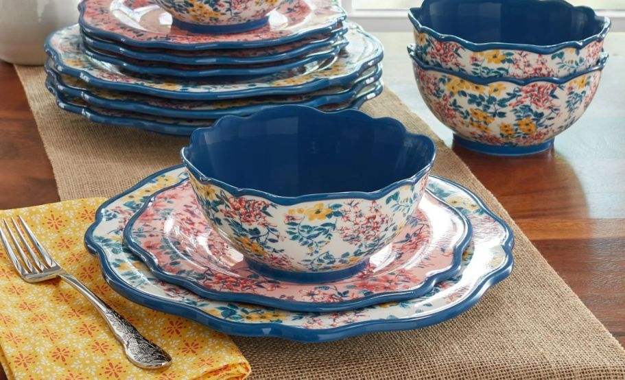 Pioneer Woman 12-Piece Dinnerware Set Only $24.98 on Walmart.online (Regularly $50)