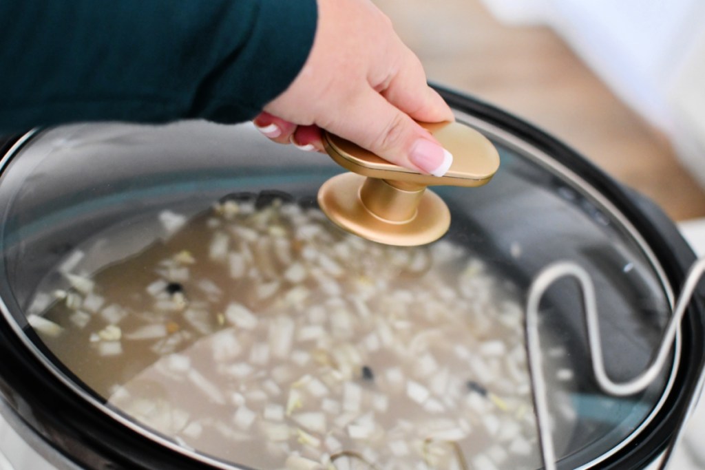 closing slow cooker