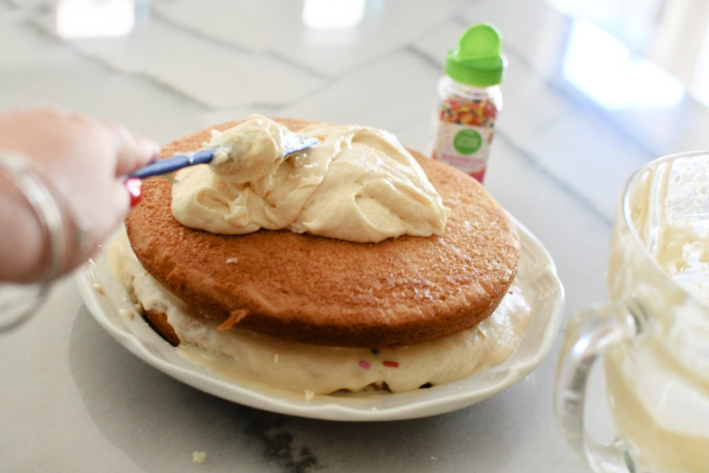 frosting a wacky cake