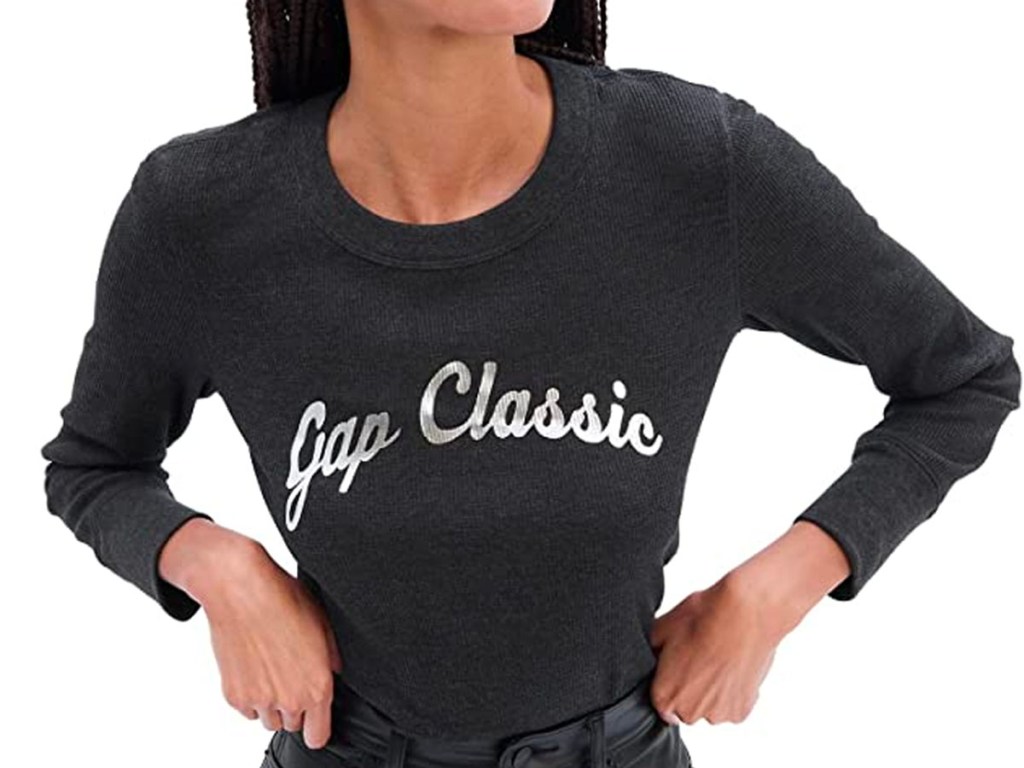 woman wearing long sleeve black gap womens tee