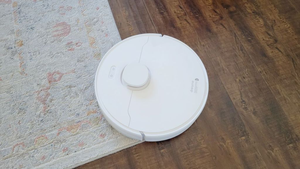 Dreametech Robot Vacuum on a rug and hardwood flooring