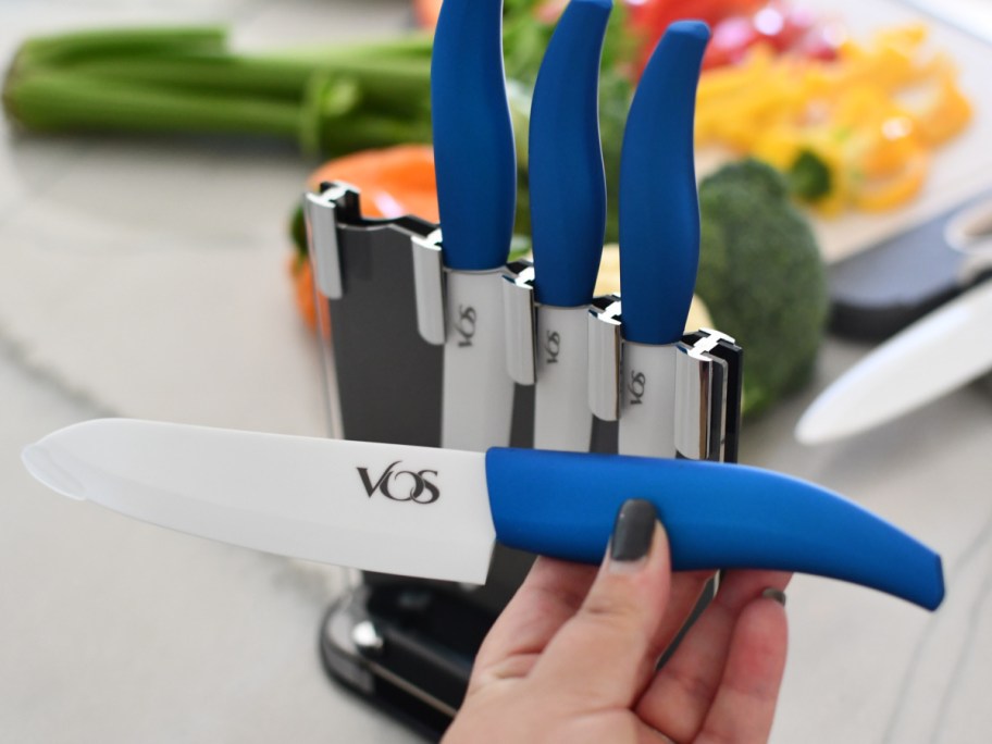 Hand holding Vos Ceramic Knife