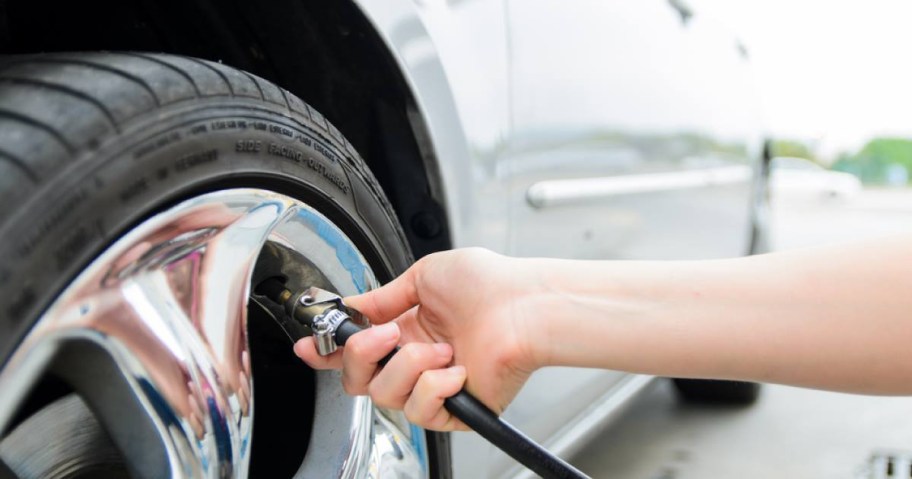 woman putting free air into her tires at hyvee