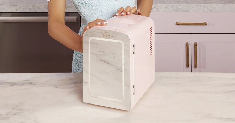 Paris Hilton Mini Beauty Fridge in pink