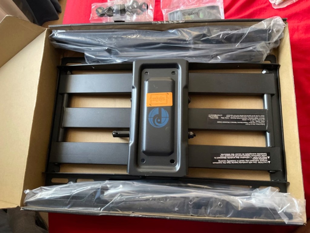 Pipishell Full Motion Wall Mount in box