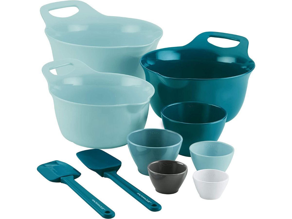 3 big blue mixings bowls with a hand and spout, and 5 smaller mixing bows and 2 spatulas