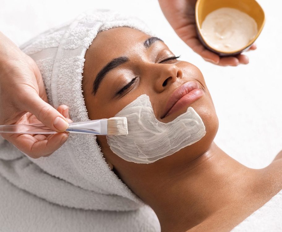 Woman getting a spa treatment thanks to an offer from Groupon