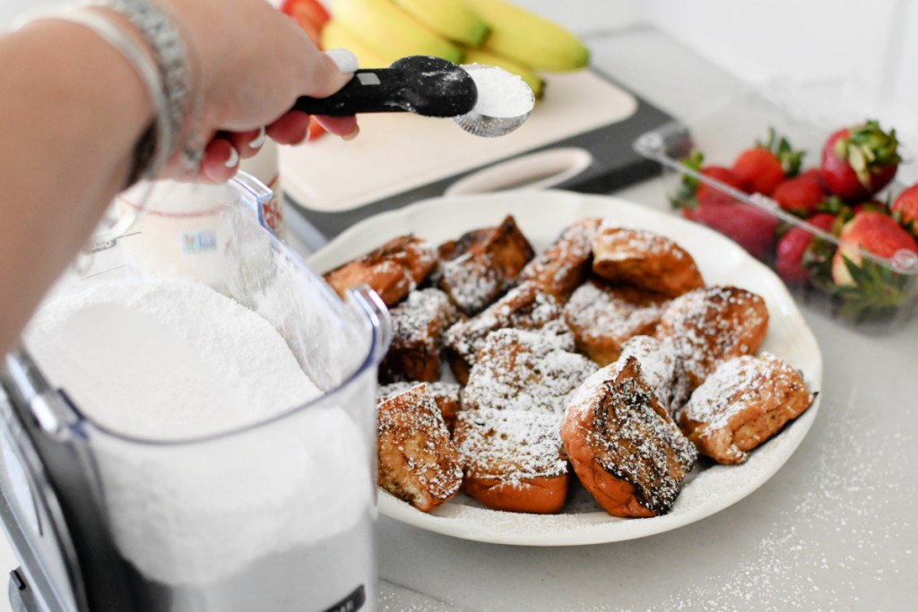 adding powdered sugar to french toast