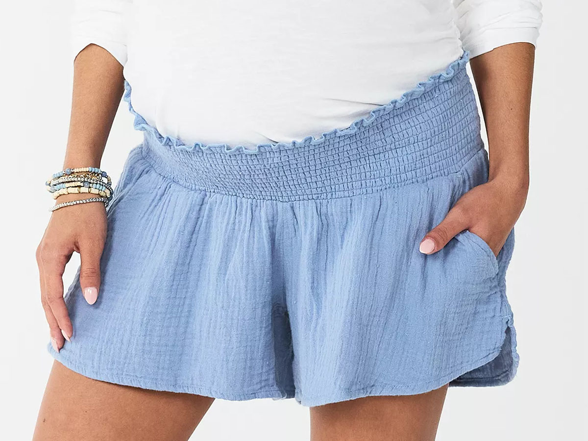 woman wearing sonoma blue shorts