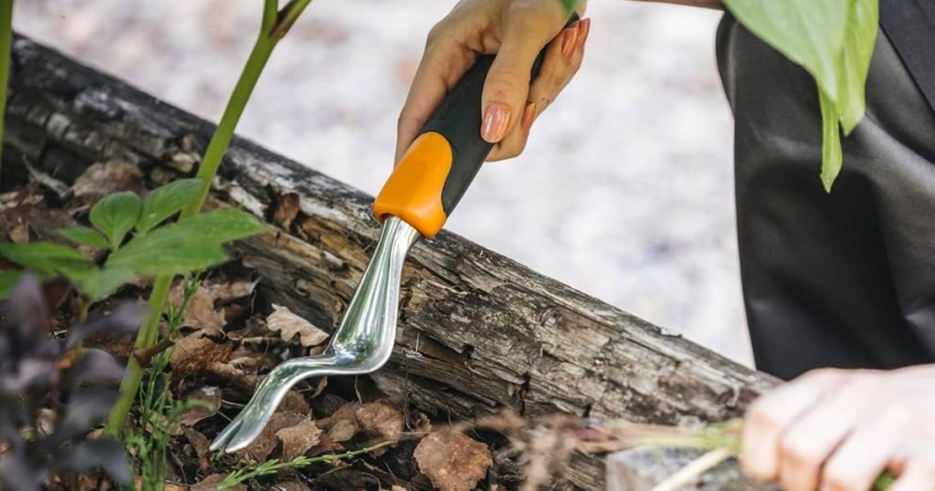 Fiskars Ergo Handle Weeder Garden Tool 