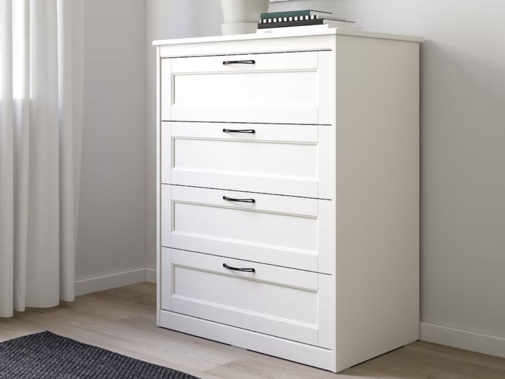 white 4 drawer dresser