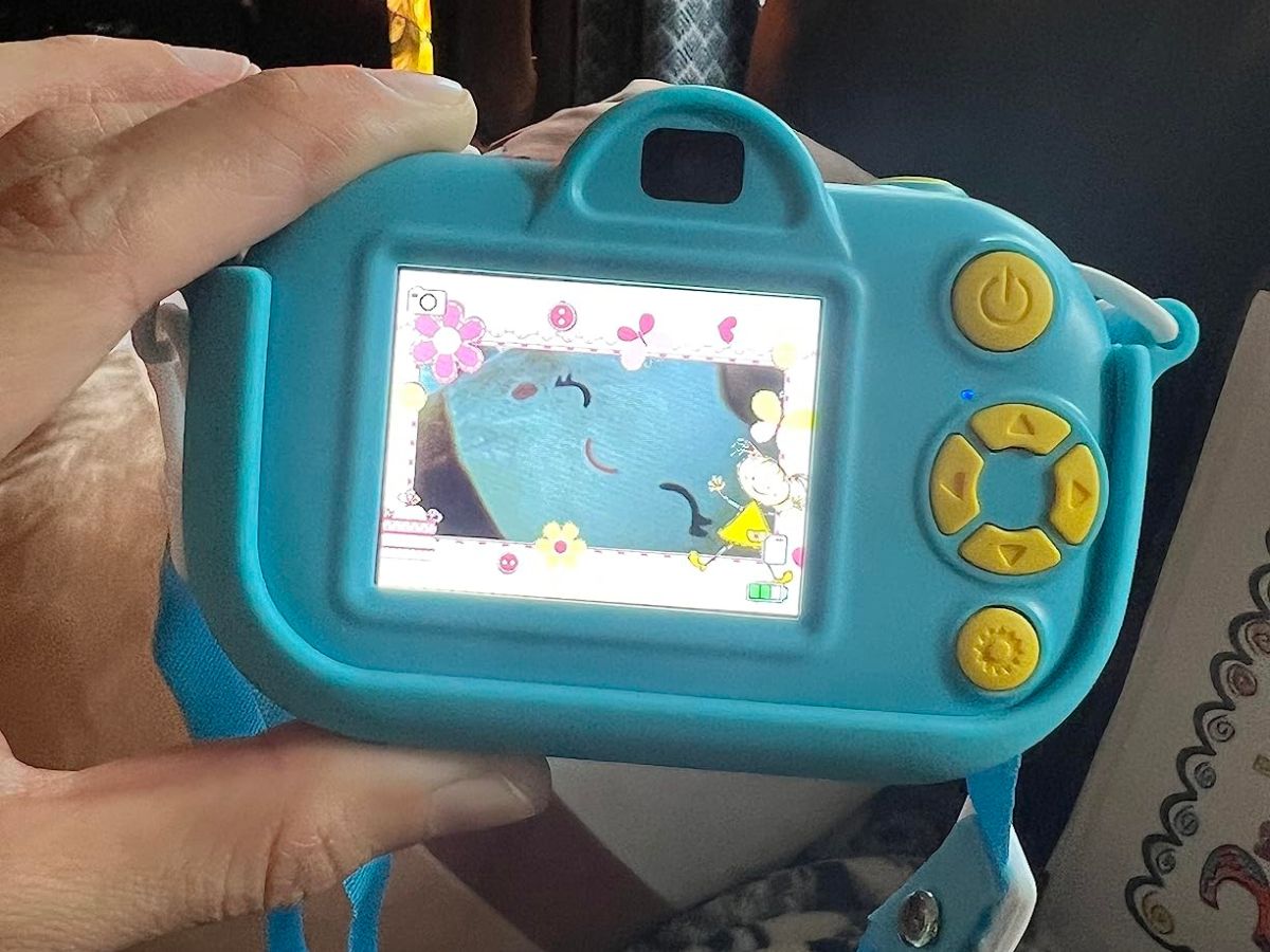 Back view of Enguns kids digital camera