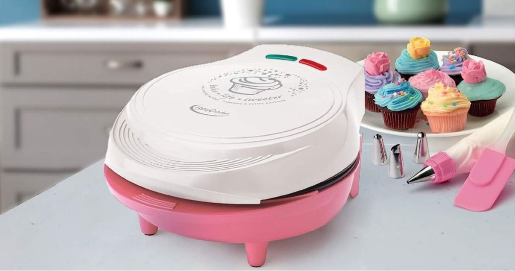 Betty Crocker Cupcake Maker in pink with cupcakes