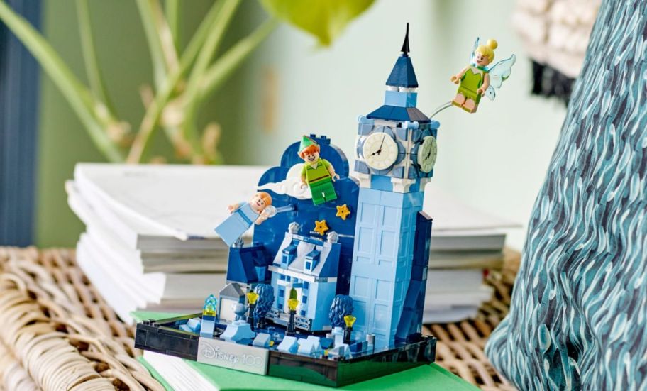 The peter pan and wendy flight over london building set