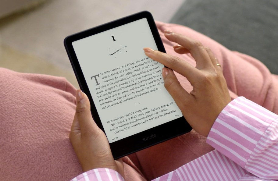 hands holding kindle paperwhite