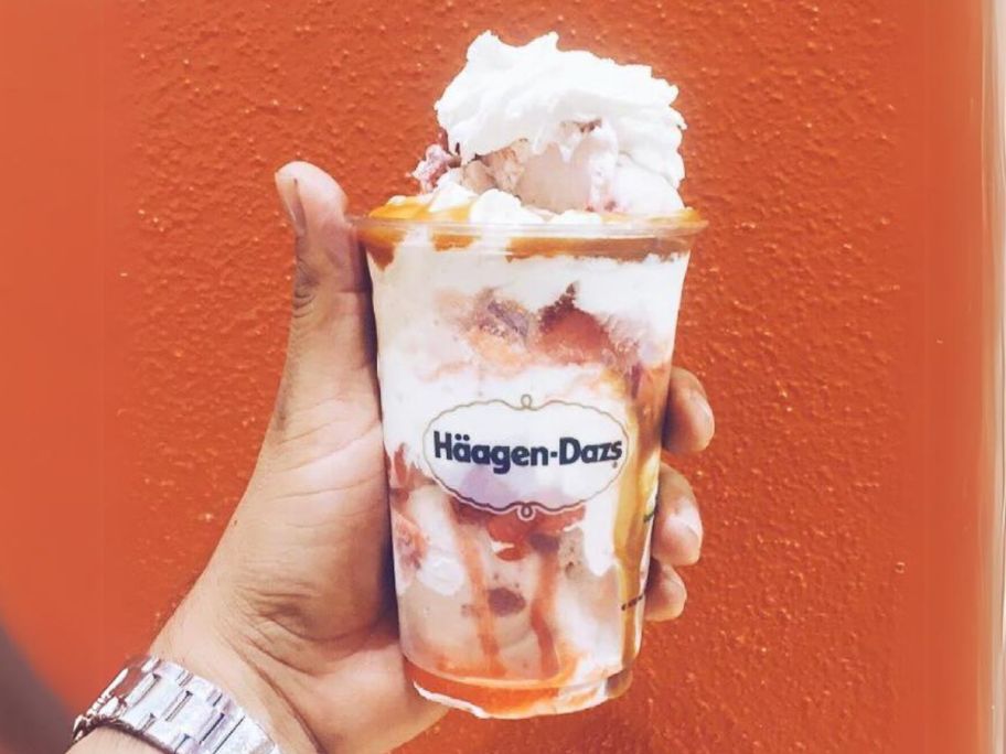 hand holding haagen dazs ice cream sundae