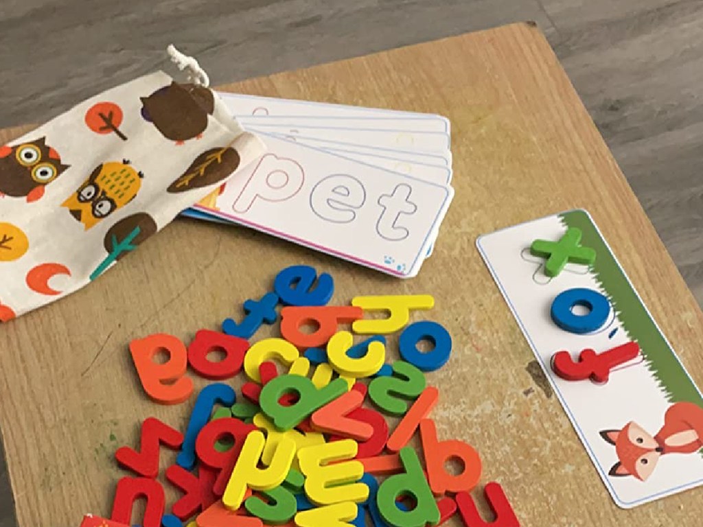 table displayed with letter and flash cards