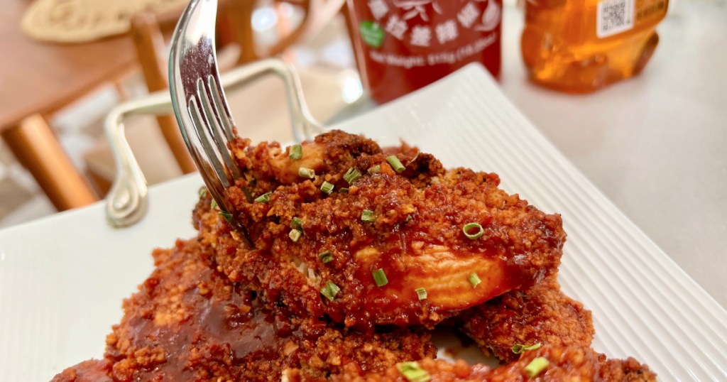 honey sriracha chicken tender on a fork 