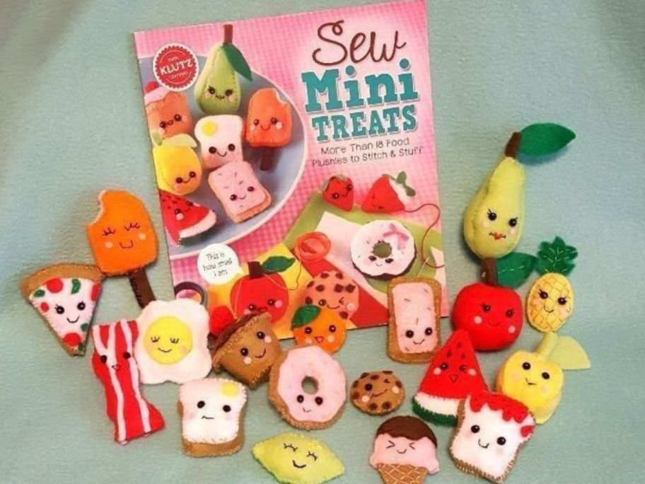 Klutz Sew Mini Treats Set Keychains