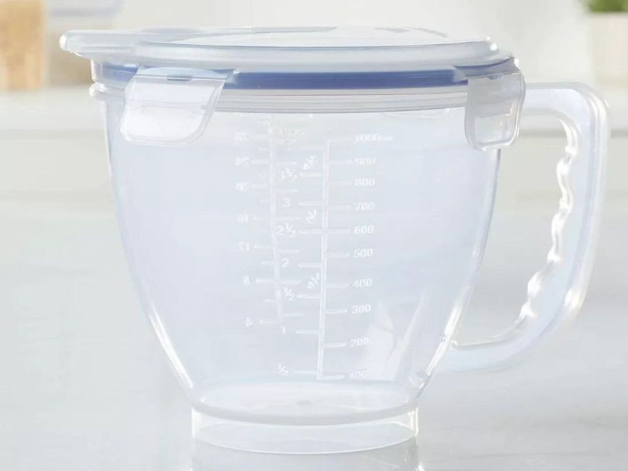 A Lock n Lock Measuring Cup