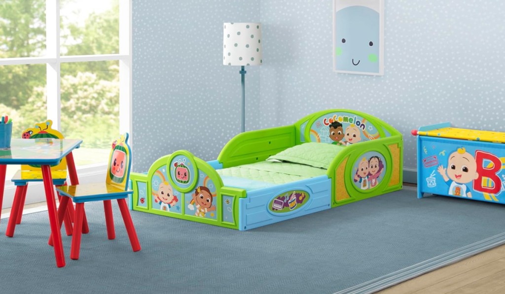 toddler room decorated with coonlineelon furniture