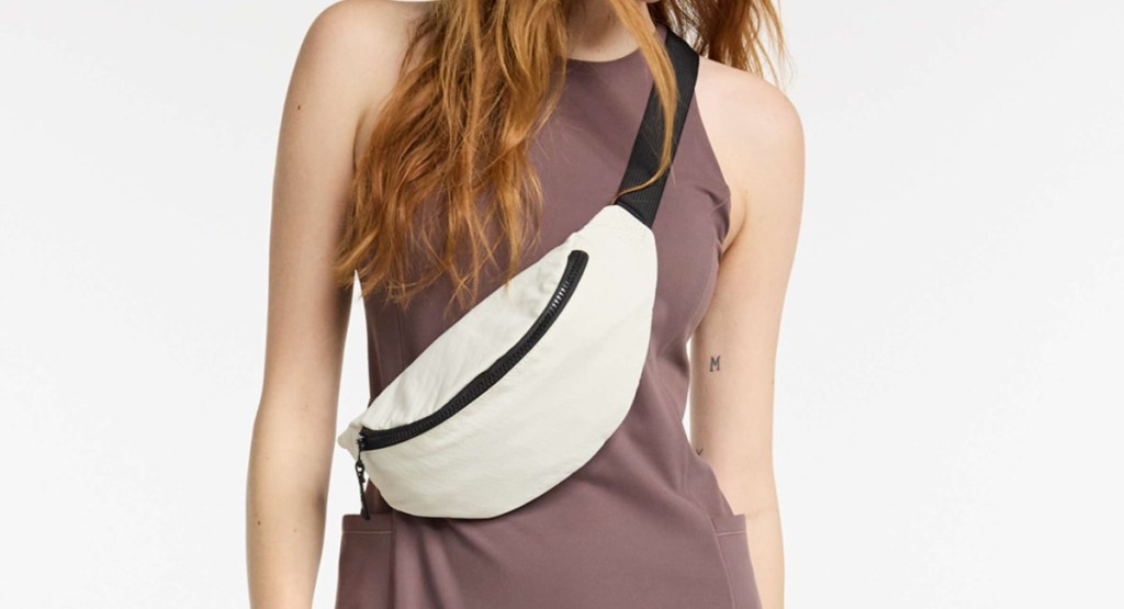 woman wearing a belt bag in beige