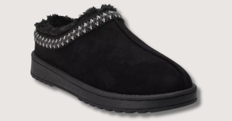 kids black faux leather, faux fur lined clog slipper shoe with pinkish red detailing around the opening