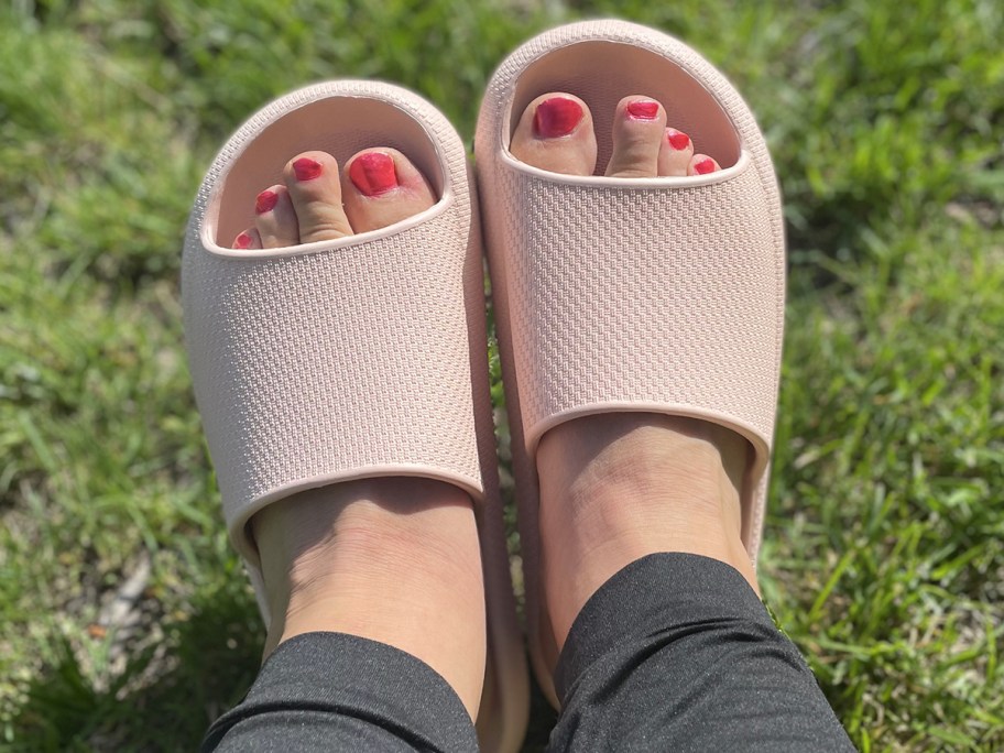 woman wearing a pair of 32 degree slides