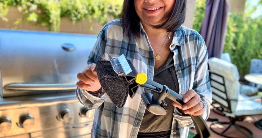 woman holding scrub daddy grill brush