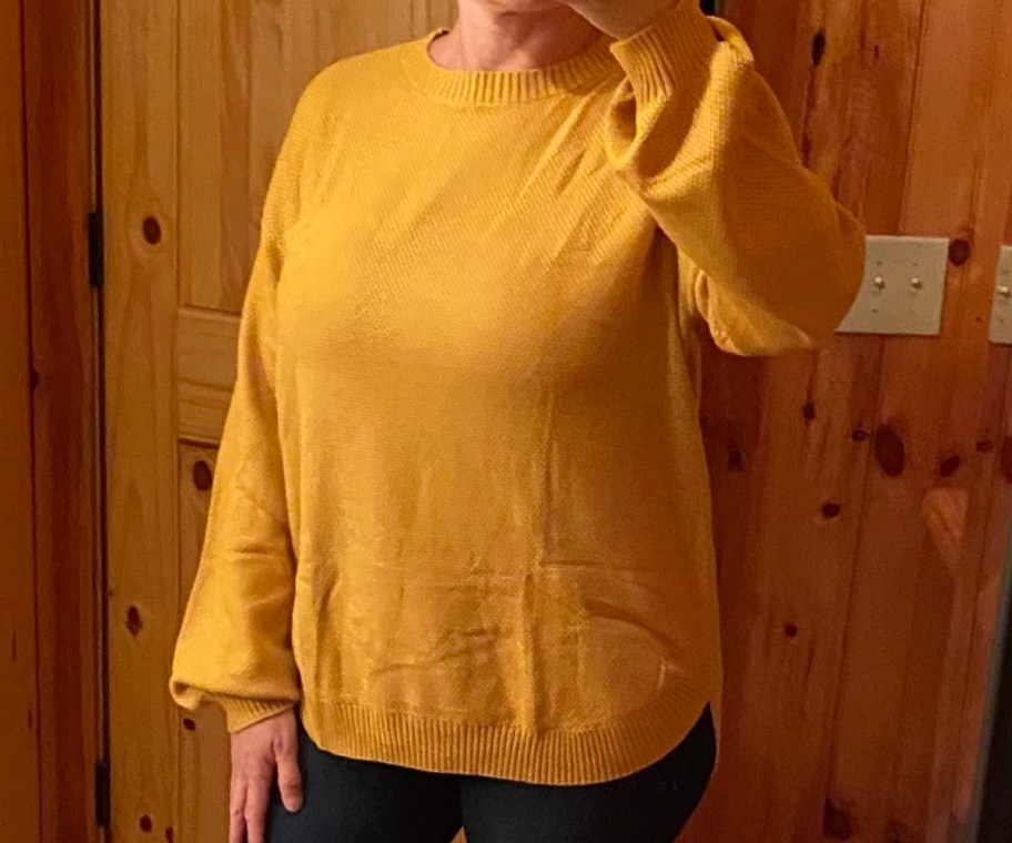 woman wearing MEROKEETY Crew Neck Balloon-Sleeve Sweater