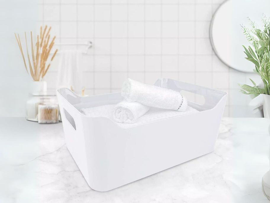 Belle Maison Plastic Bins 2-Piece Set in bathroom