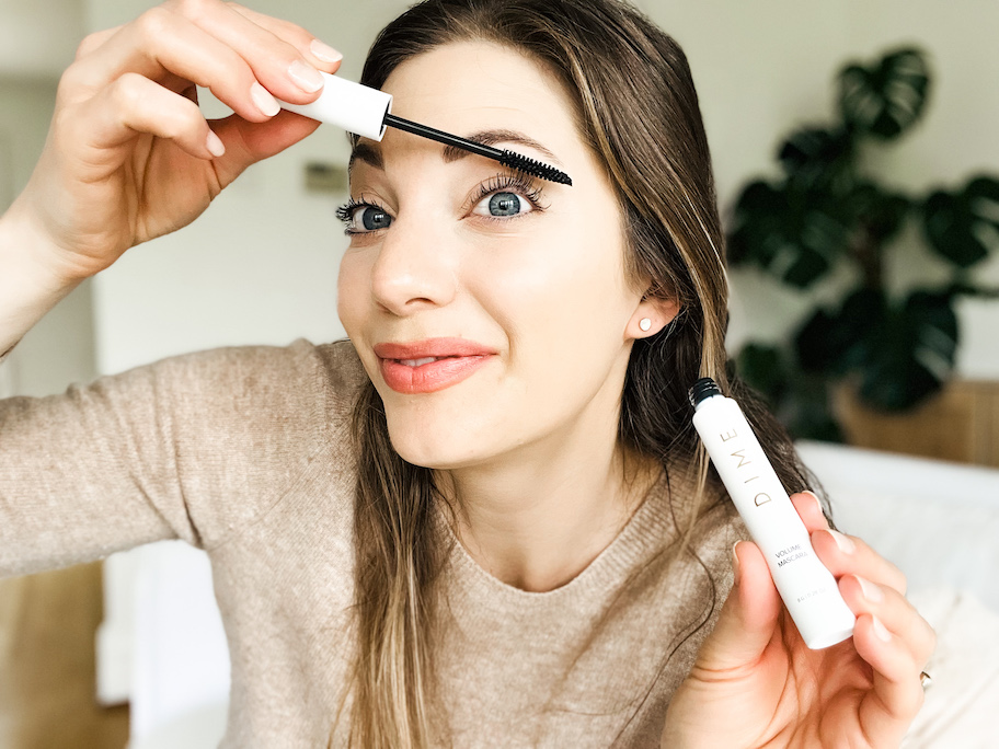 woman putting on dime mascara