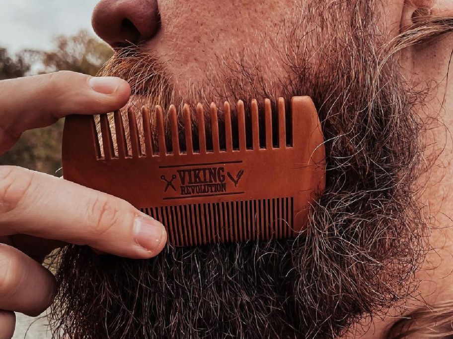 Man using a Viking Revolution onlineb on his beard