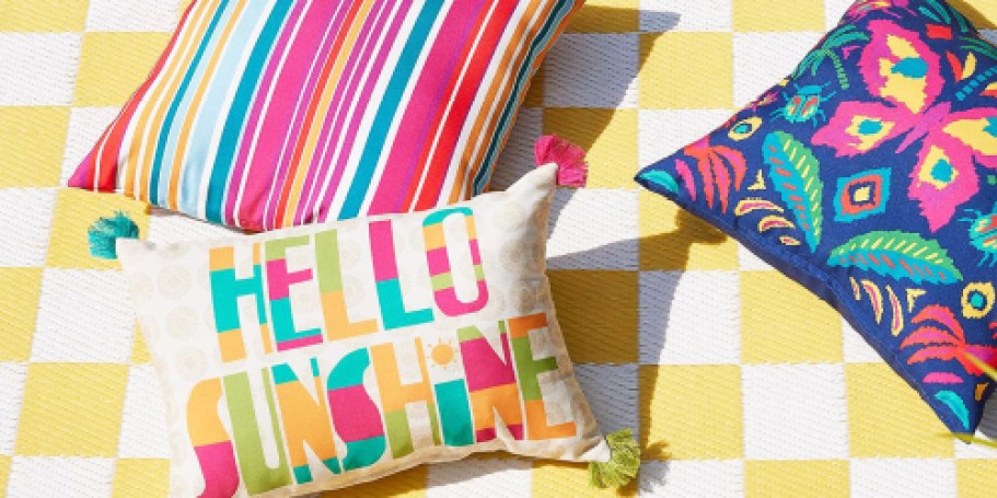 Kohl’s Outdoor Throw Pillows Only $6 (Regularly $13)